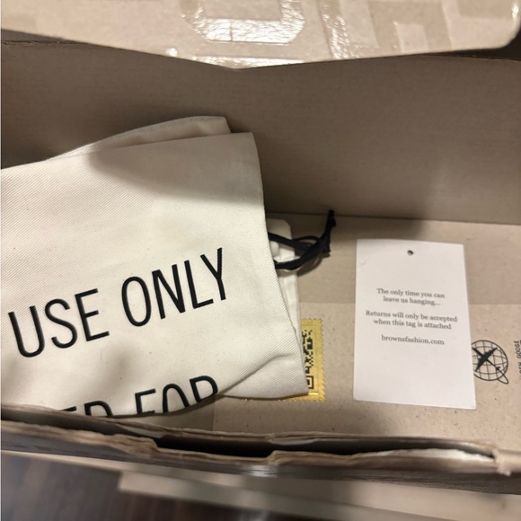 Golden Goose Superstar Sneakers with Gold and Black Accents - Picture 10 of 16